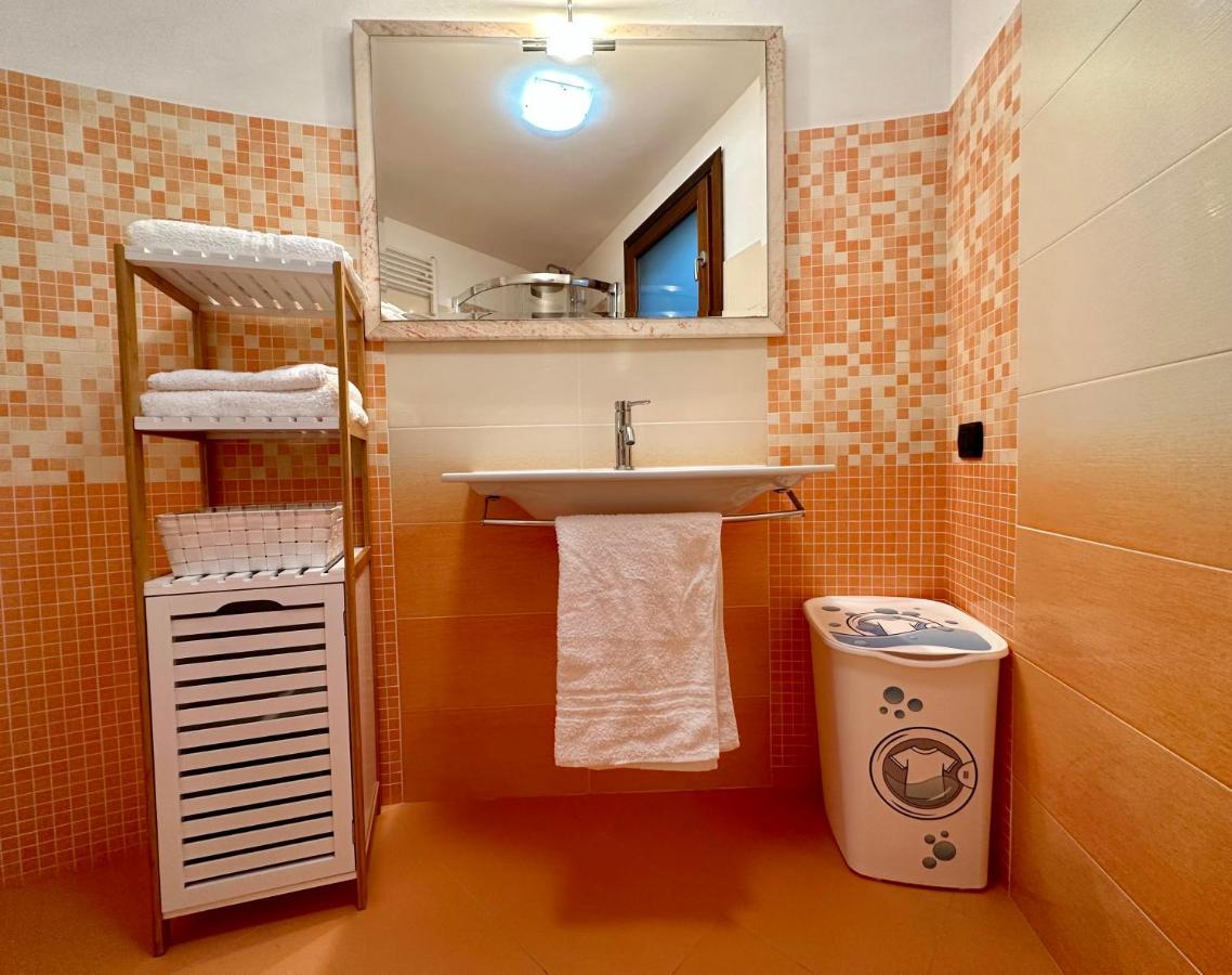 Villa Zippiri Is Molas Pula Exteriör bild